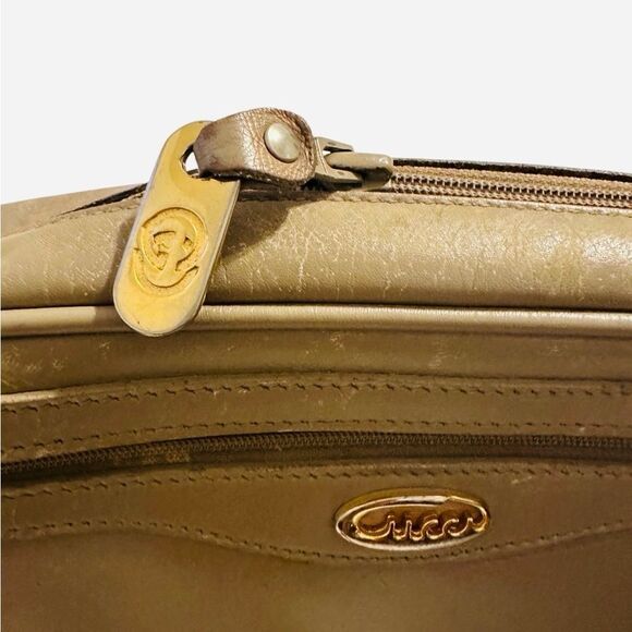 Gucci Tan Crossbody Bag with Adjustable Strap - Picture 12 of 16